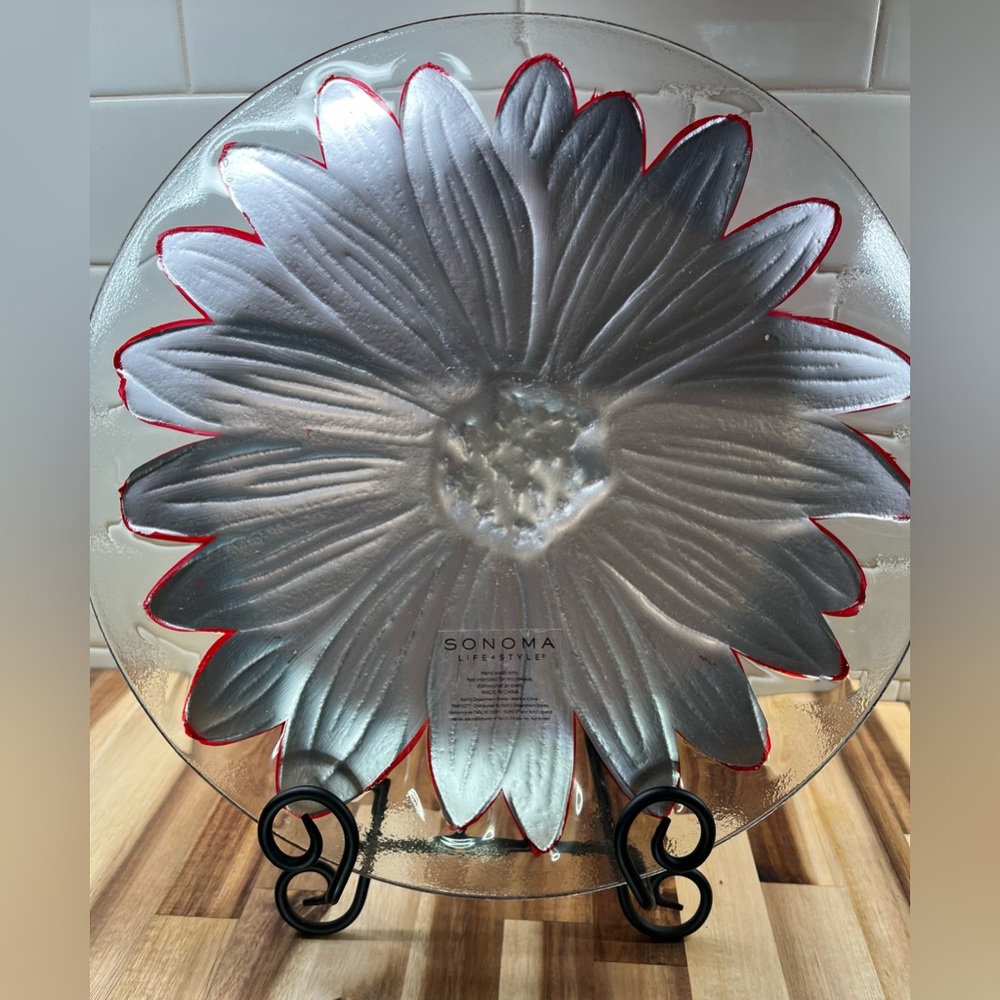 Beautiful RED Flower Glass Plate - Picture 3 of 4